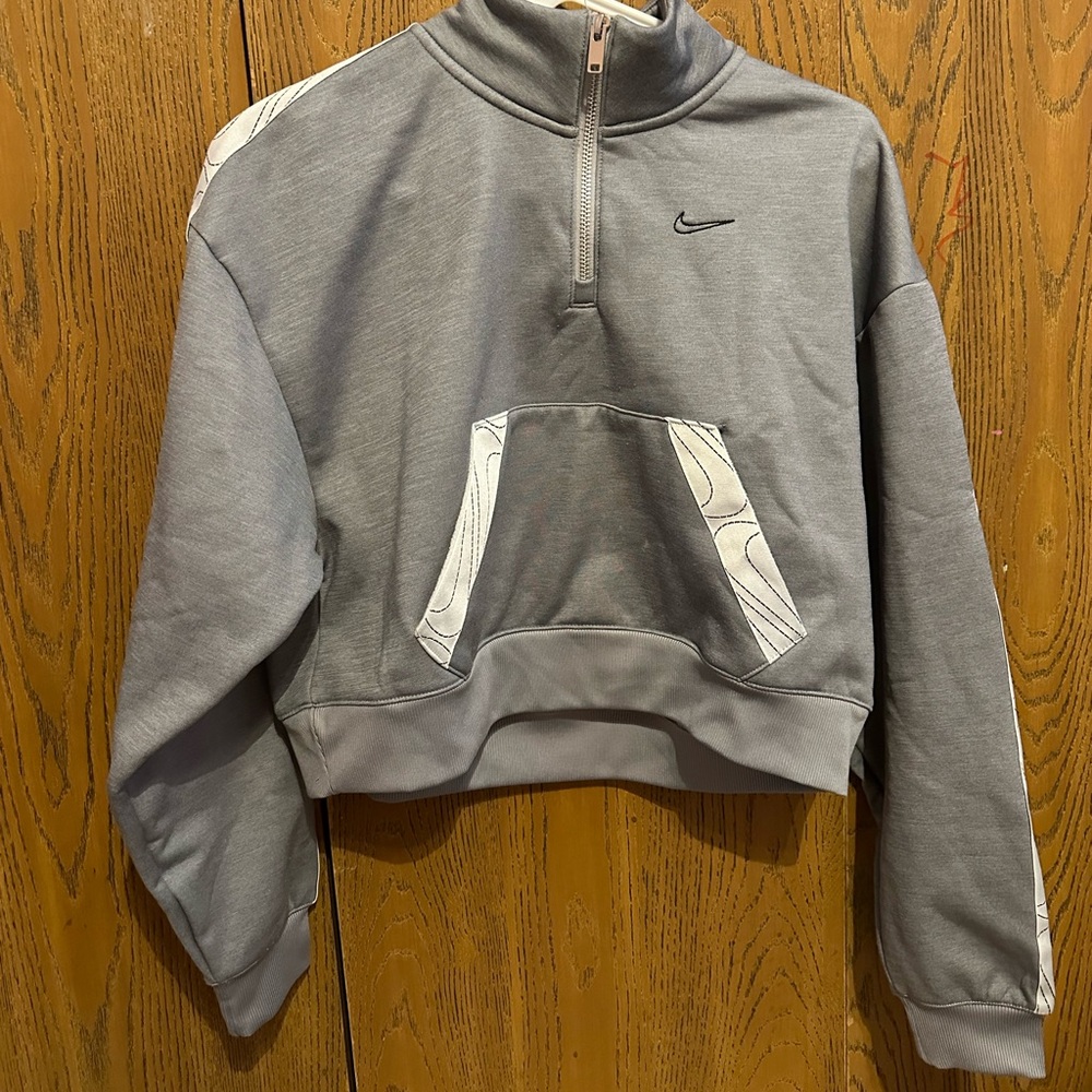 Cropped Nike half zip-up
